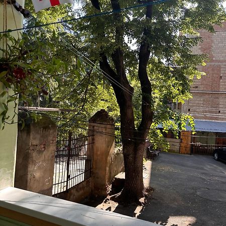Authentic Old Tbilisi Apartment Buitenkant foto