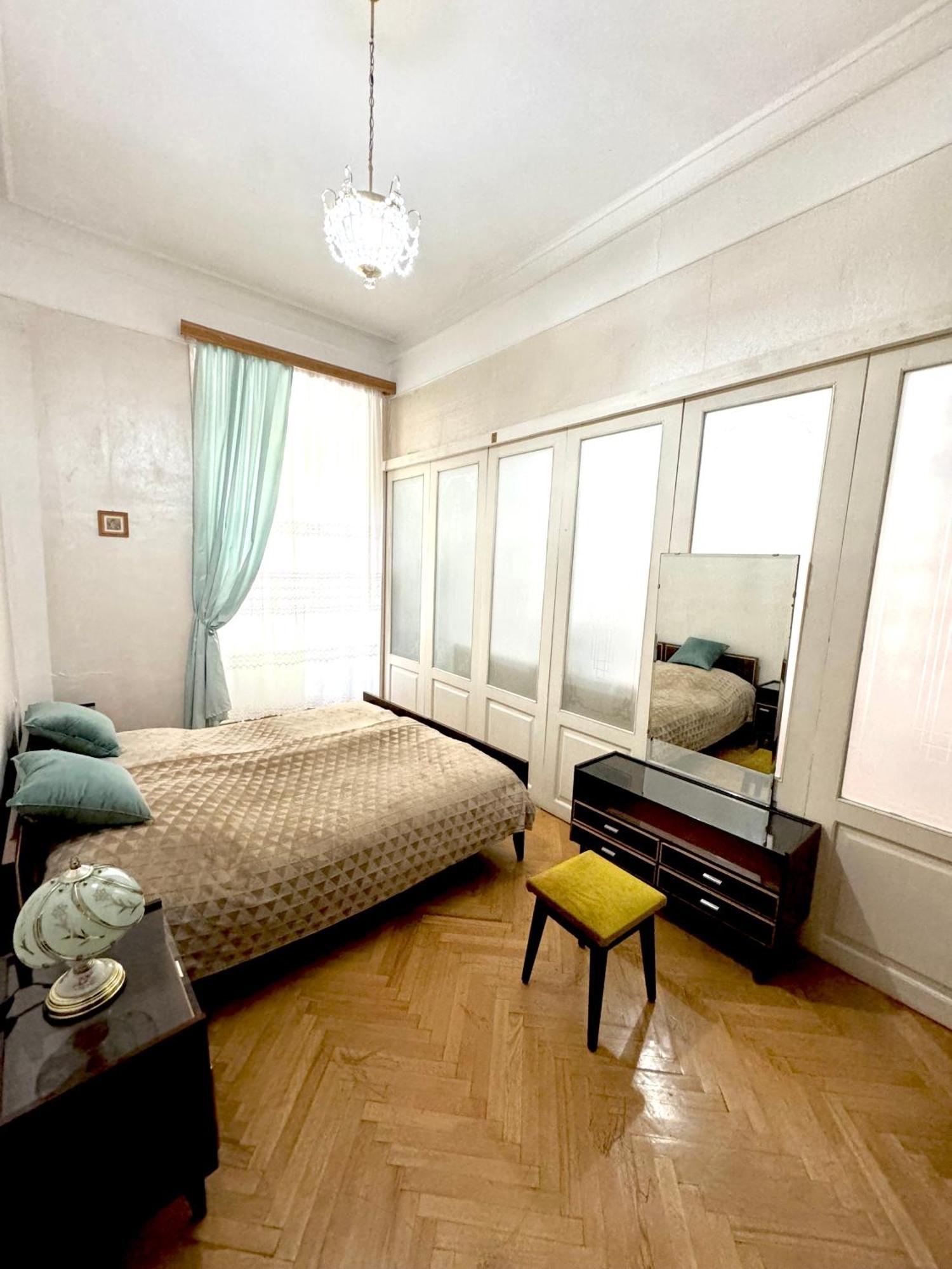 Authentic Old Tbilisi Apartment Buitenkant foto
