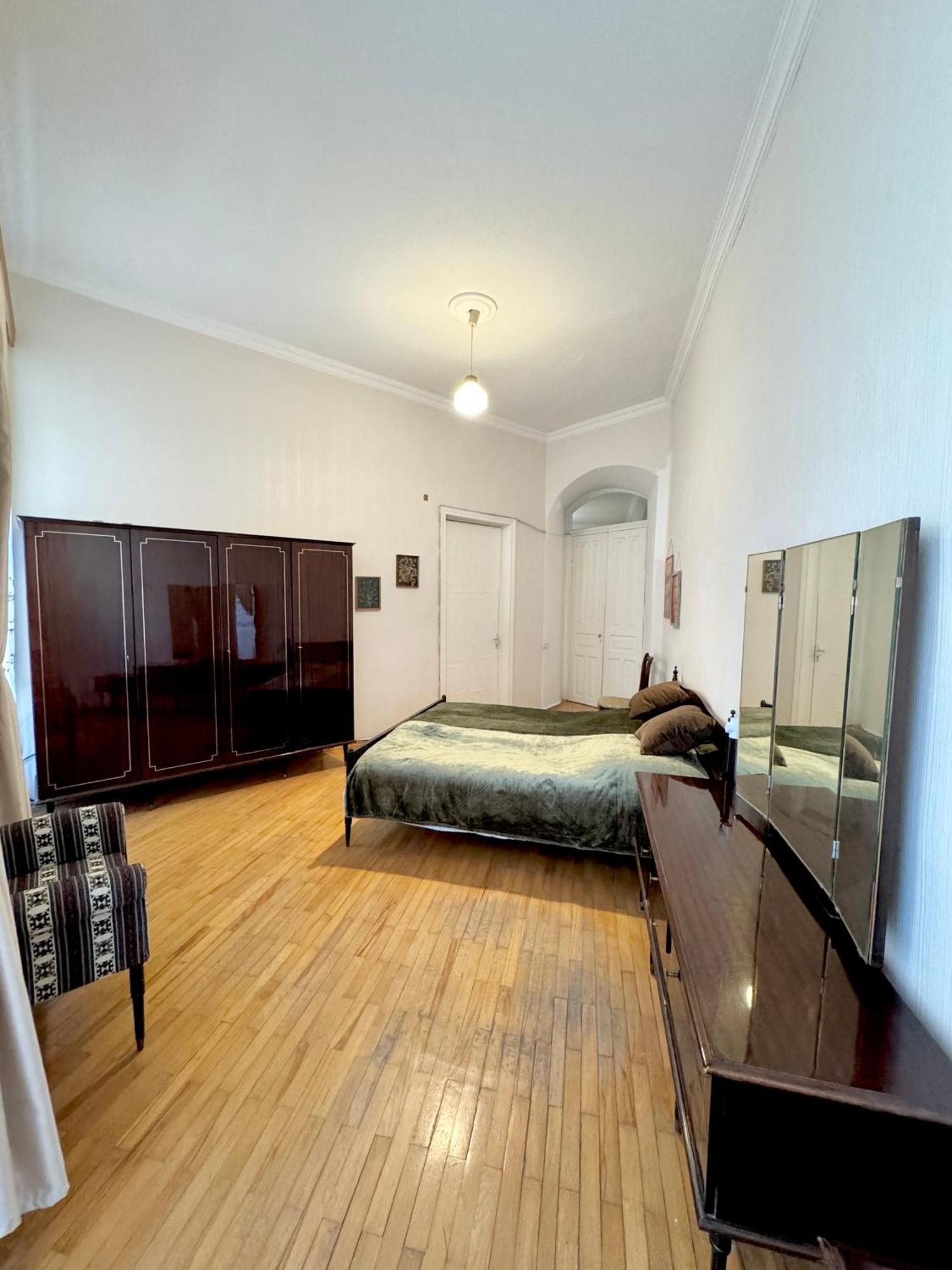 Authentic Old Tbilisi Apartment Buitenkant foto