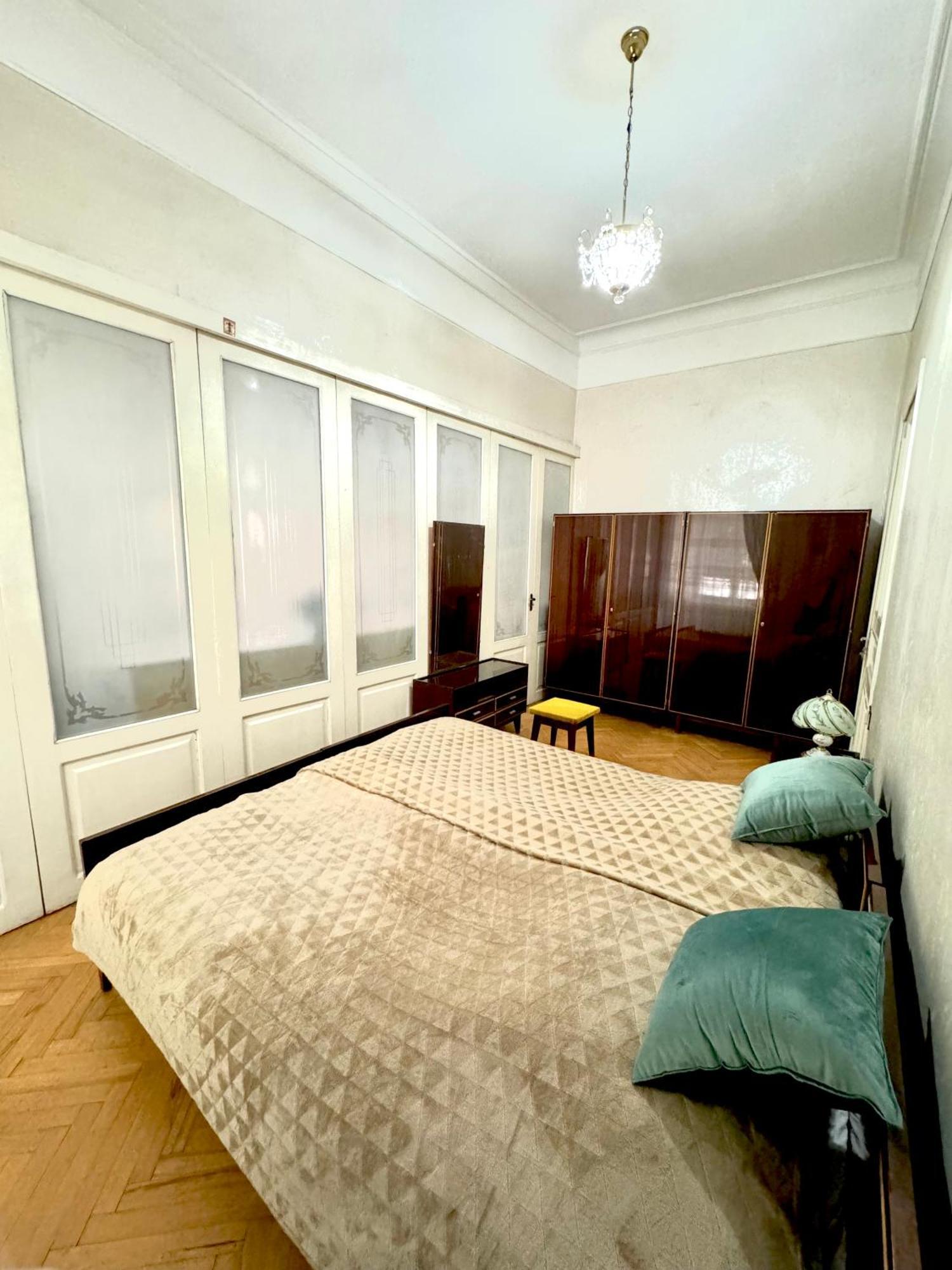Authentic Old Tbilisi Apartment Buitenkant foto
