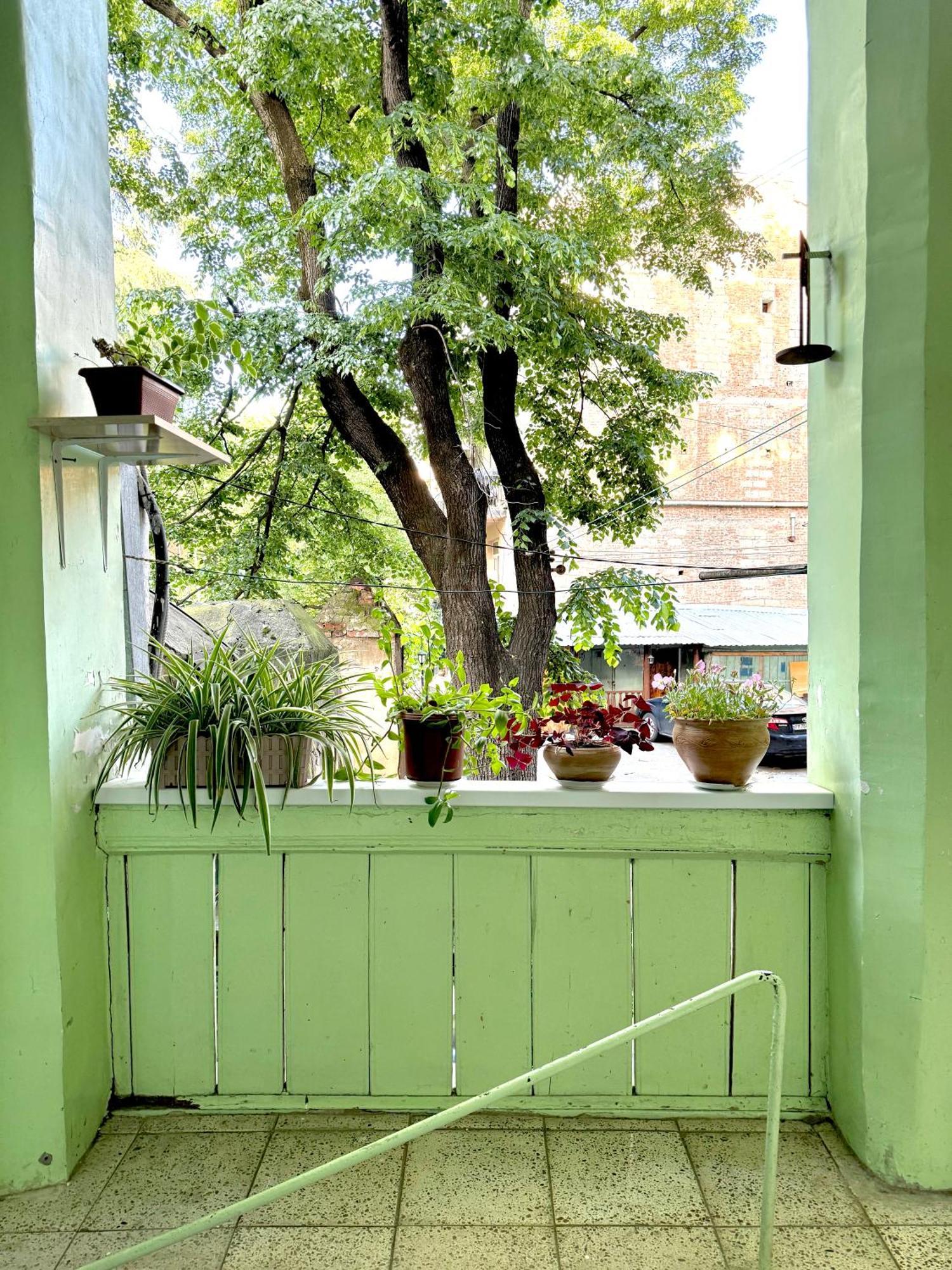 Authentic Old Tbilisi Apartment Buitenkant foto